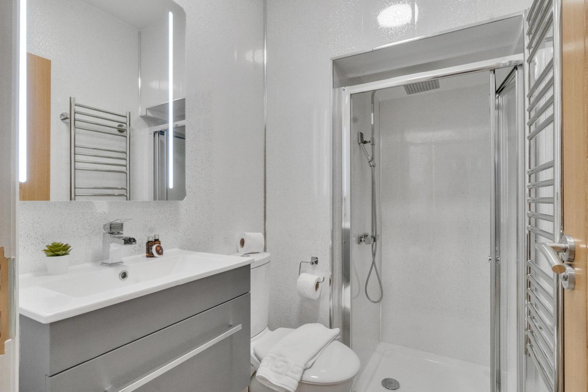 Apartment Homely - West Putney