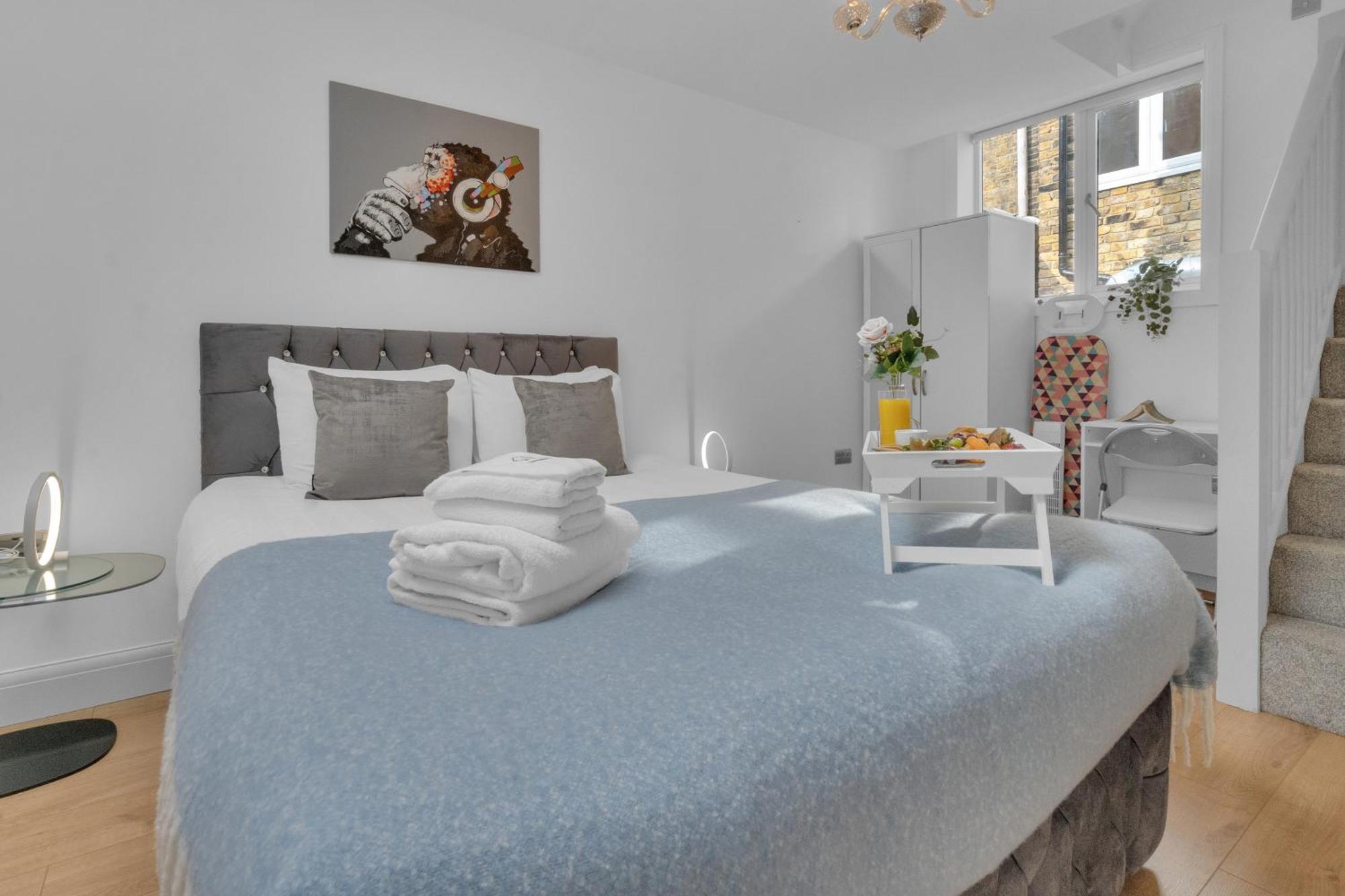 Homely - West Putney London
