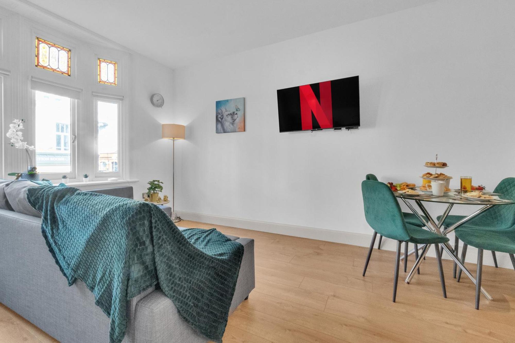 Homely - West Putney Apartment