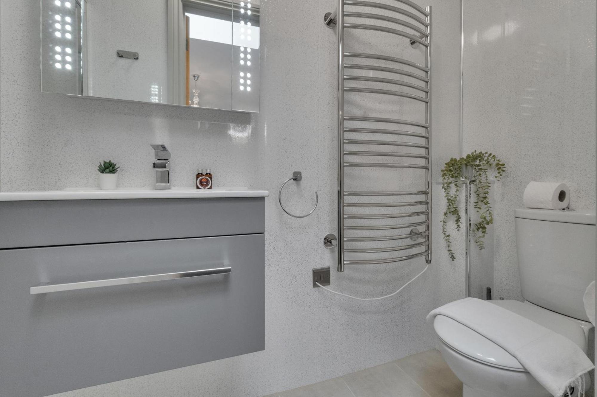 Homely - West Putney * London