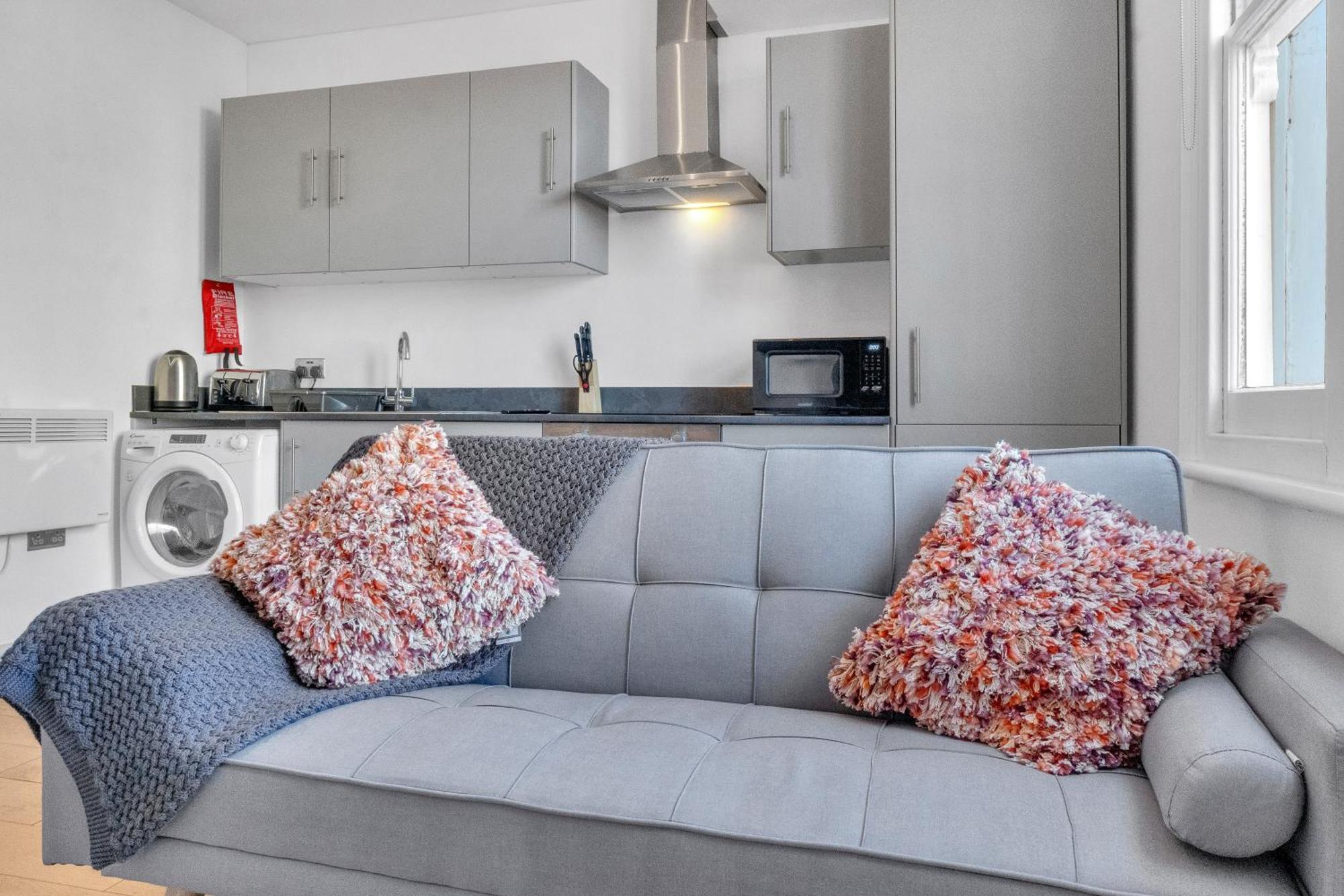 Homely - West Putney Apartment