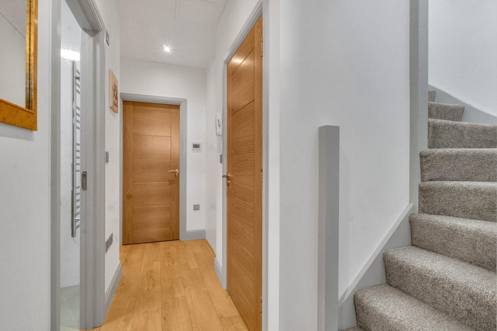Apartment Homely - West Putney