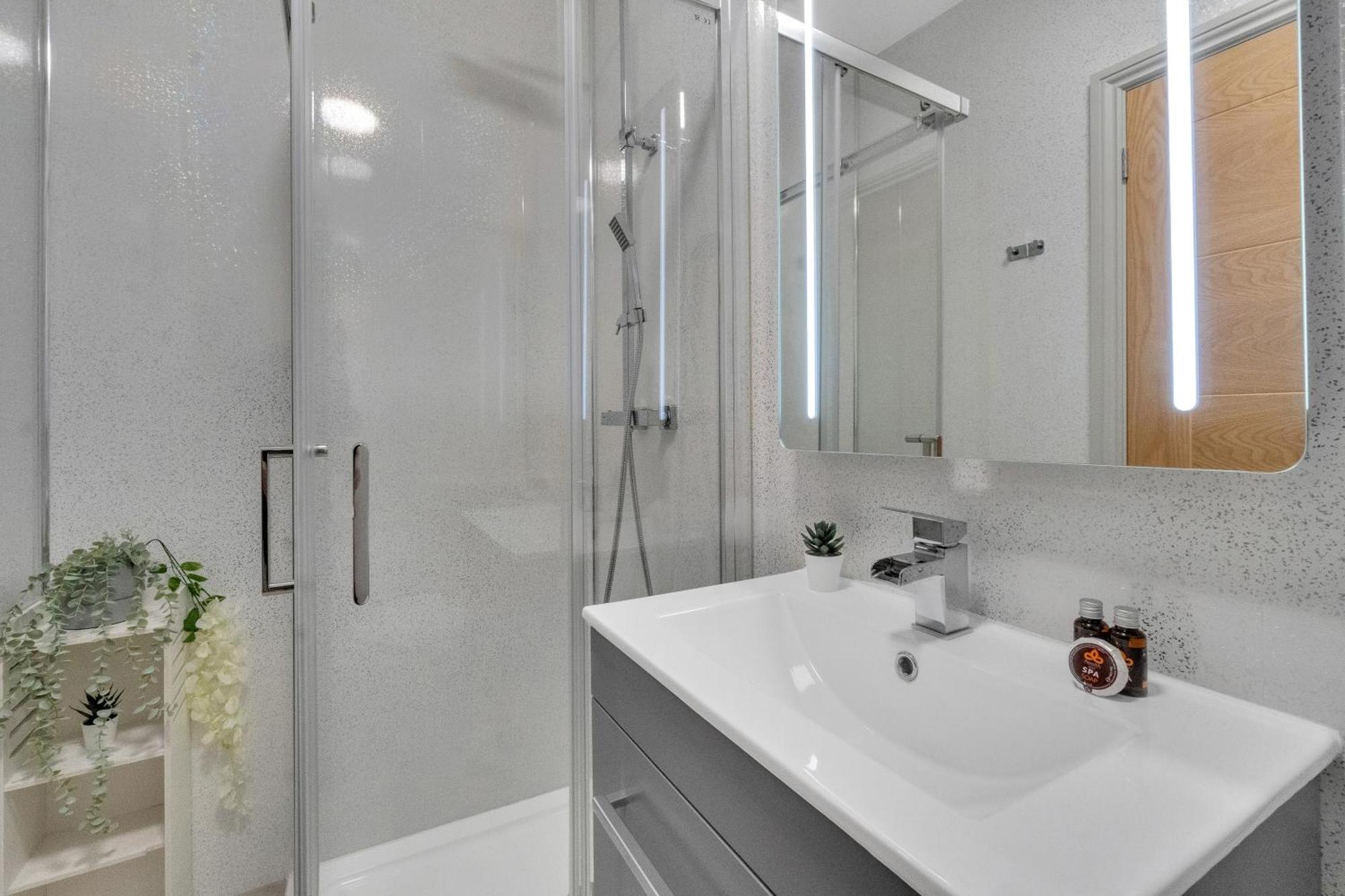 Homely - West Putney London