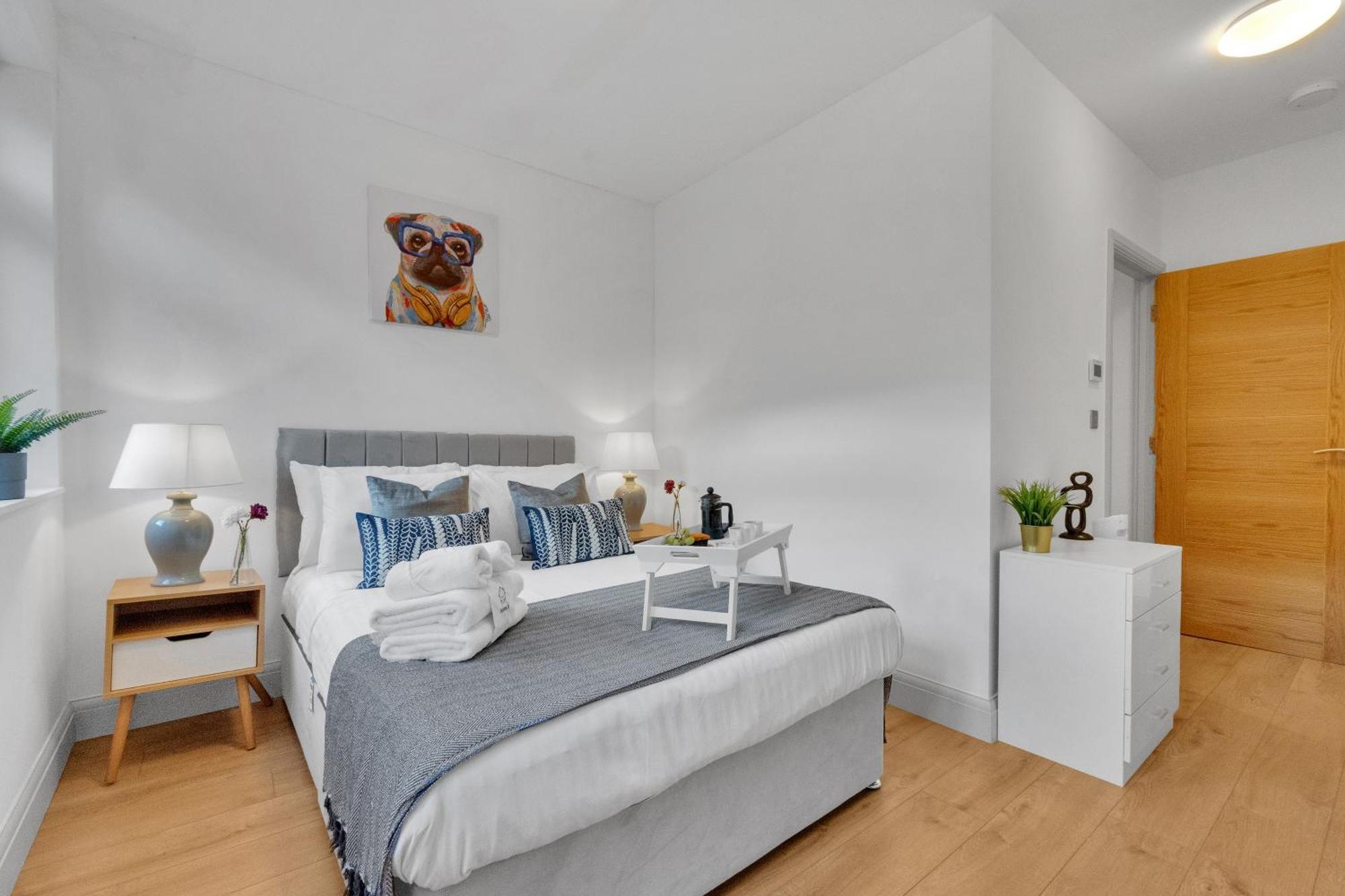 Homely - West Putney * London