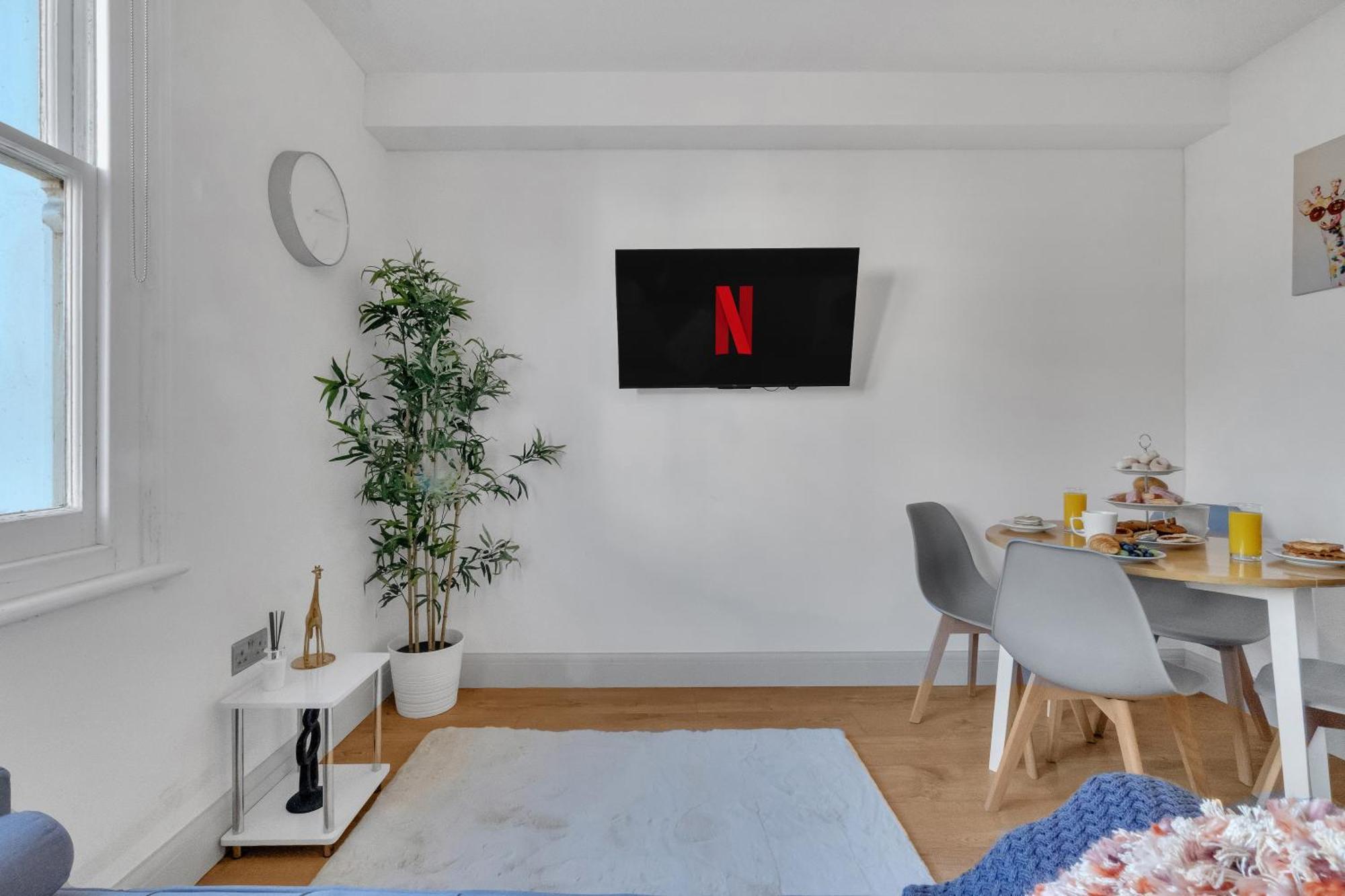 Apartment Homely - West Putney