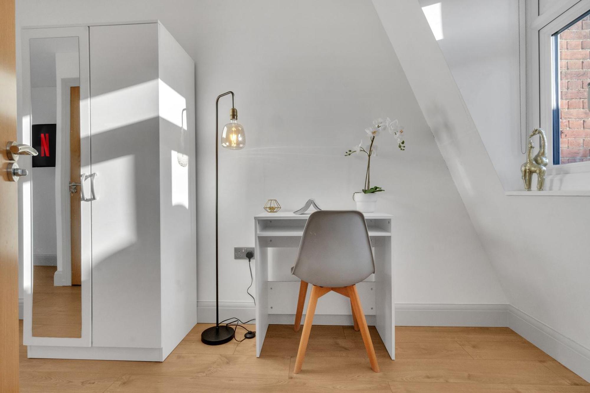 Homely - West Putney * London